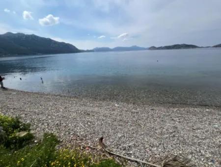 Einfamilienhaus Zum Verkauf Auf Einem 2000M2 Großen Grundstück Am Meer Im Viertel Marmaris Söğüt. Geeignet Zum Festbinden Eines Bootes Davor.