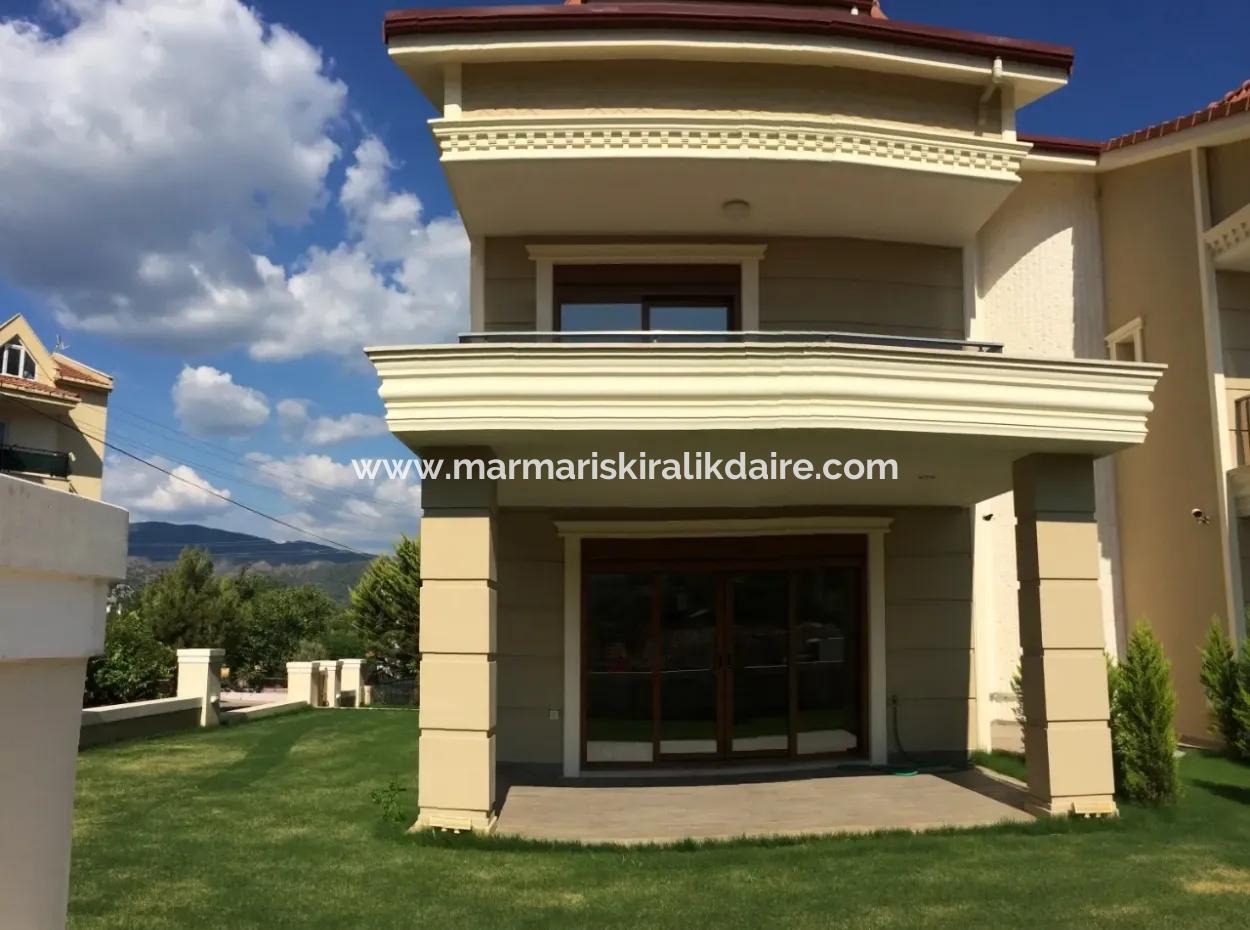 Marmaris Armutalan Detached Villa For Sale 4 Rooms 1 Living Room Twin With A Garden