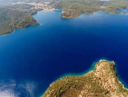 The Island For Sale In The Gulf Of Gökova In Marmaris District Has A Land Area Of 365000M2 And There Is A Registered House In It.