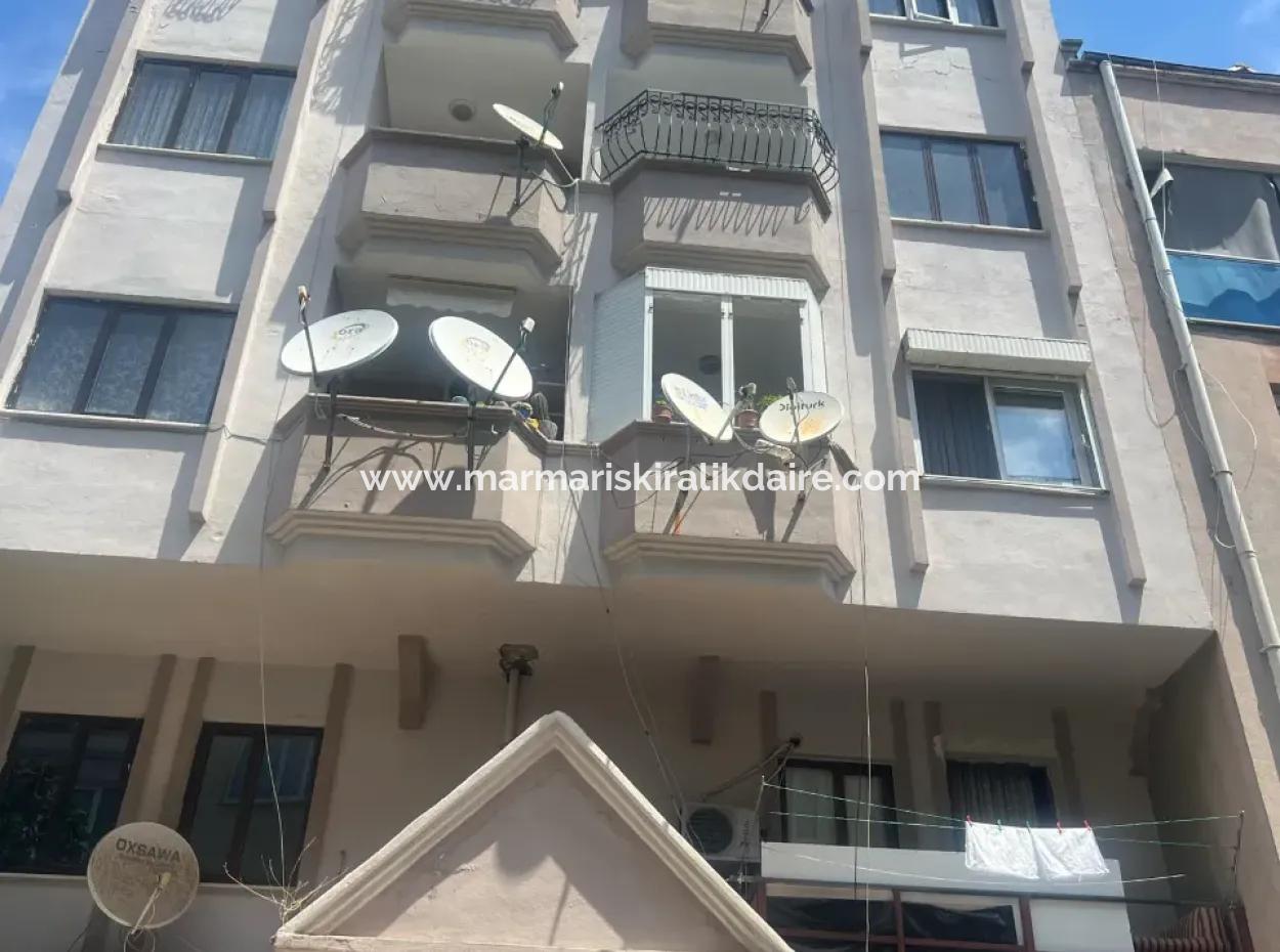 Marmaris Merkezde 2 Oda1 Salon Kapalı Mutfak Arakat Satılık Daire 110 M2 Denize Yakın