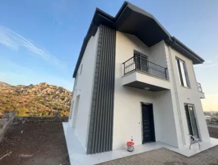 Marmaris Bozburun Mahallesinde Deniz Manzaralı Tam Müstakil Bahçeli Otoparklı Satılık Villa