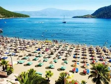 İçmeler Bölgesinde Denize Sıfır Satılık 60 Odalı Otel Marmaris