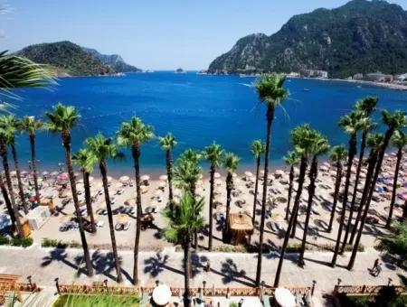 İçmeler Bölgesinde Denize Sıfır Satılık 60 Odalı Otel Marmaris